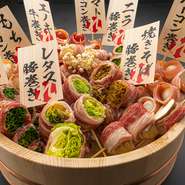 野菜とお肉をバランスよく取れるお店の名物料理。中でもオススメなのは『レタス豚春巻き』です。ボリュームもたっぷりで、“食いしん坊さん”もきっと満足できるハズです。