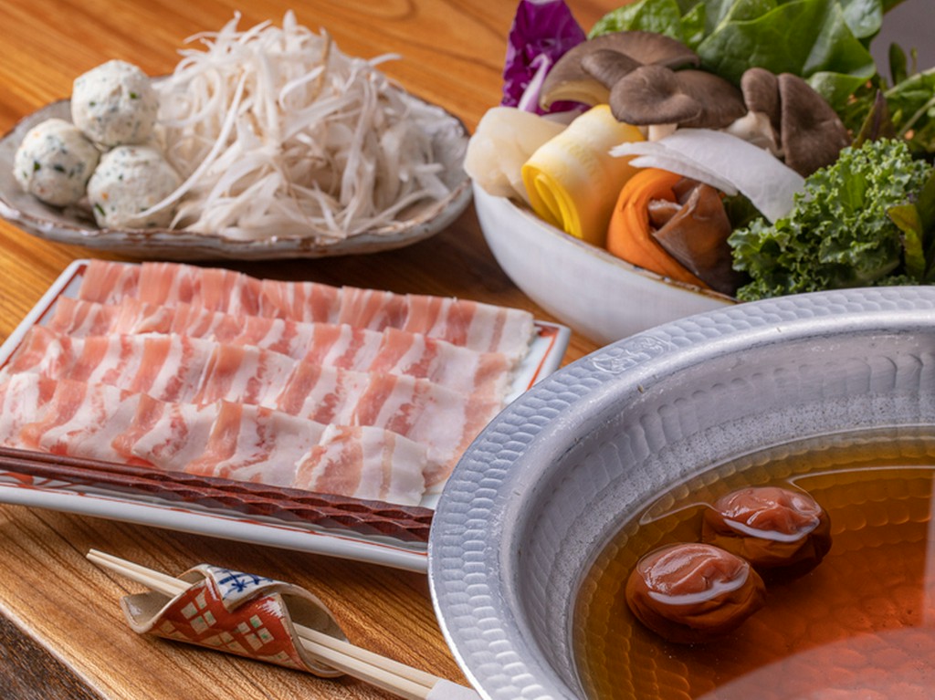 主役は野菜。体の芯からじんわりと元気が湧いてくる名物『梅鍋』