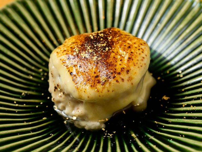 洋風仕立てのクリーミーな濃厚ソースが和風だしに絡んでおいしい『極楽大根』