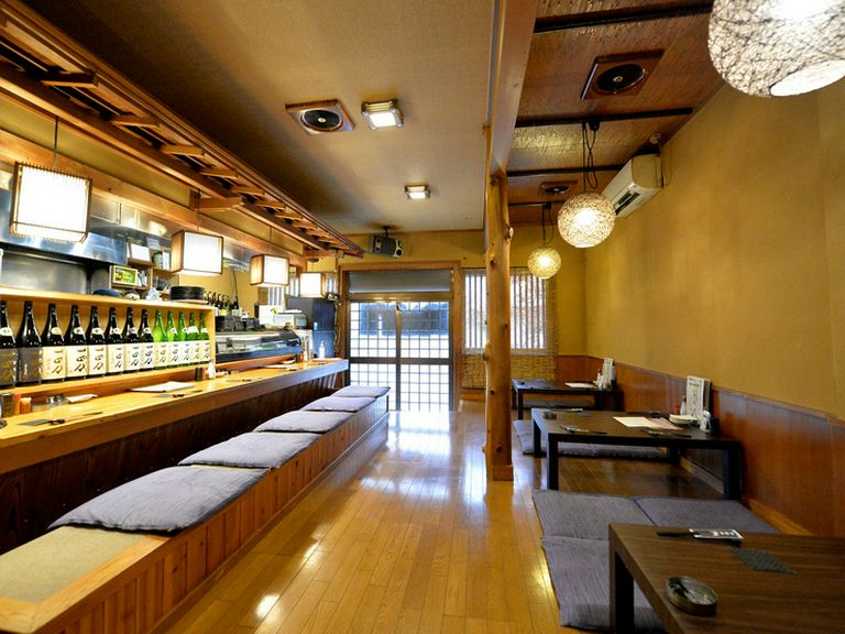 17:00〜翌5:00まで営業(L.O.4:00)