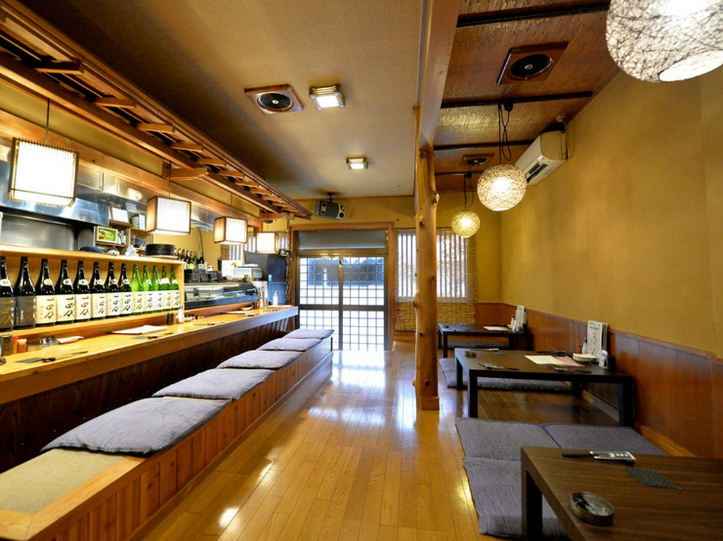 17：00～翌5：00まで営業（L.O.4：00）