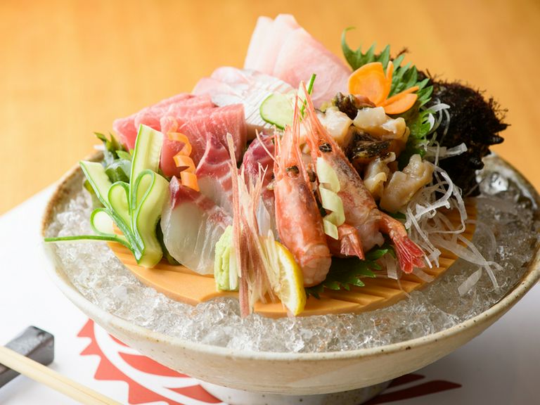 店の一番人気メニュー『お造り盛り合わせ』