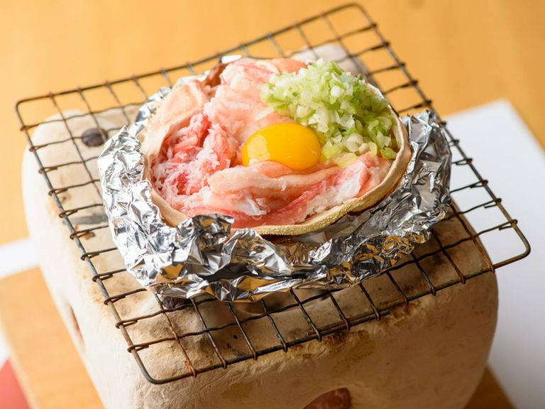 金沢の居酒屋で欠かせないメニューの一つ『かにみその甲羅焼き』