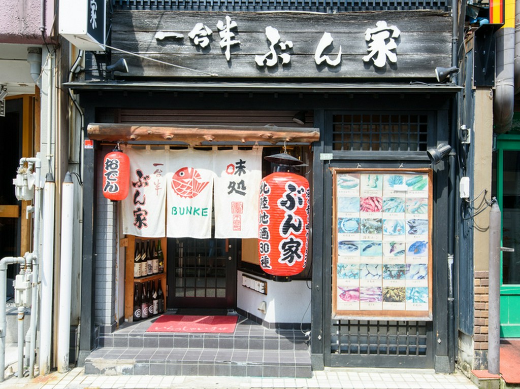 兼六園のすぐ近く。金沢の美味と北陸の地酒を味わえる