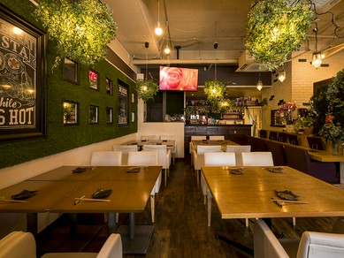 落ち着いた大人の雰囲気で二人の時間を