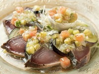 旬を五感で楽しむ季節限定メニュー『カツオと夏野菜のカルパッチョ』