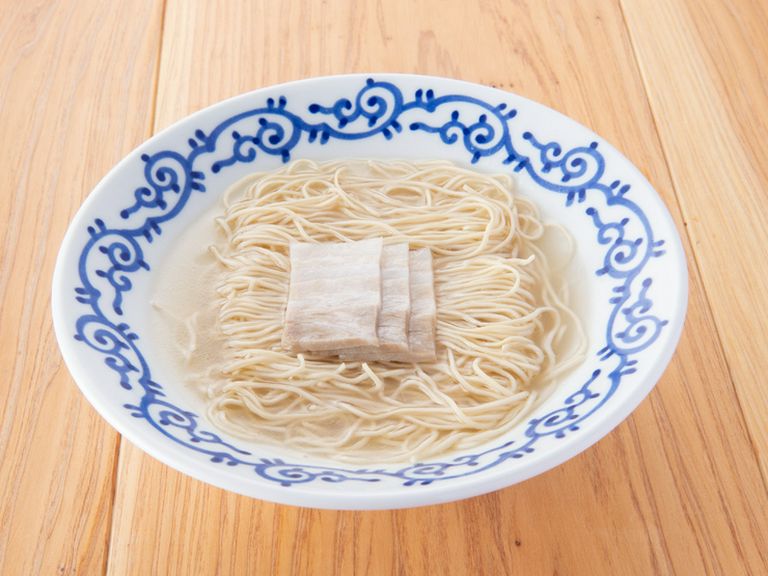 豚の濃厚な旨味をしっかり感じる、進化系豚骨ラーメン『豚そば』
