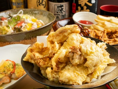 料理とお酒を囲んで盛り上がる歓送迎会