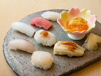 一口サイズの幸せ。ひと手間かけた逸品揃いの『握り寿司』8貫