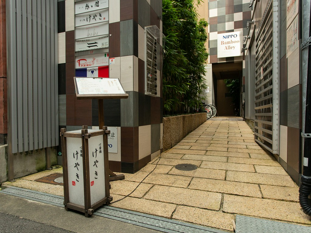 西心斎橋の路地を入った場所にある隠れ家