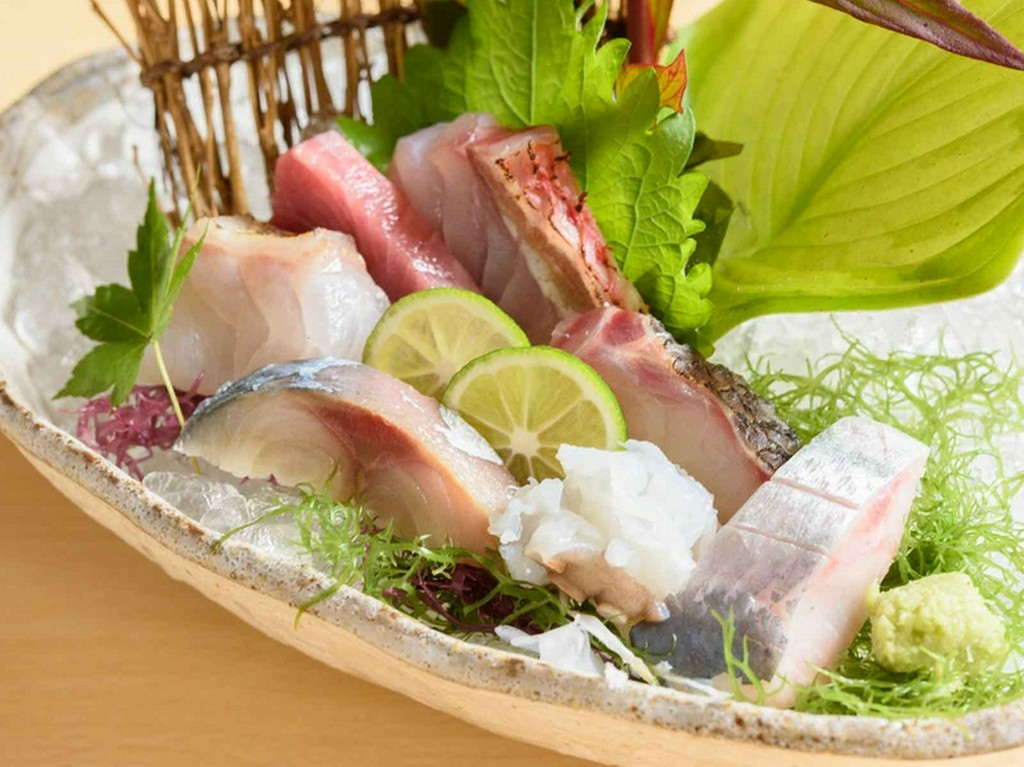 必ず注文したい！　お店で1番人気の『お任せお造り盛り合わせ』