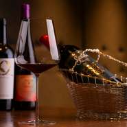 「連なり」をテーマに、料理とドリンクのペアリングを提案。贅沢な時間を満喫できます。