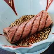 注意事項
※18時からの一斉のスタートとなります。
万が一遅れてしまいますと途中からのご提供となりますのでご注意ください。
※苦手食材やアレルギーは人数と詳細をご記入お願いします。
例：1人海老が苦手ですり身や出汁はOKなど。
※ご予約の最終確認はこちらからご予約の前日にお電話致します。
※5名様以上のご予約につきましてはお電話にて承ります。
※食材の入荷状況により、お料理が変更となる可能性がございます。