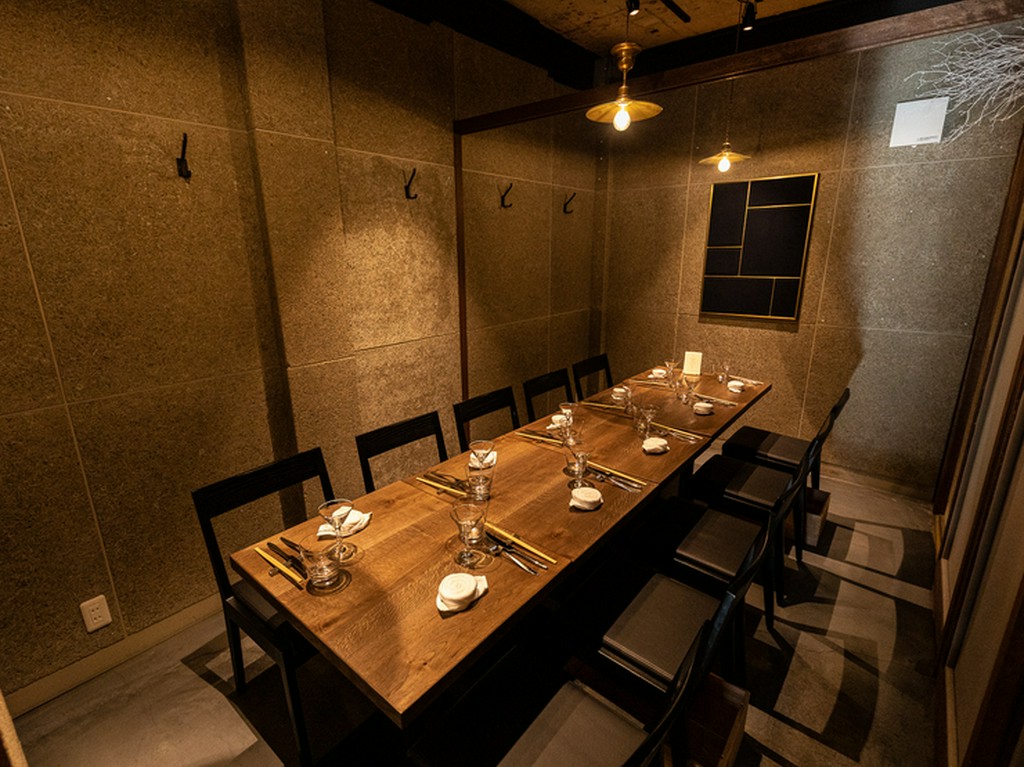 牡蠣をメインにしたコースで大切な人をもてなす