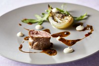 アミューズ・前菜2品・魚料理・黒毛和牛サーロインのメイン・選べるデザートの全6品

毎月変わるメニューは、全国から選りすぐった旬のものをふんだんに使用。銀座にいながら日本各地の味わいを楽しめるレストラン。