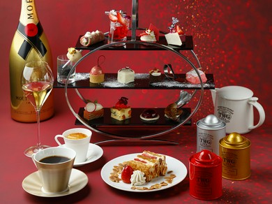 シャンパンとおいしいデザートを味わう、寛ぎのひとときを満喫