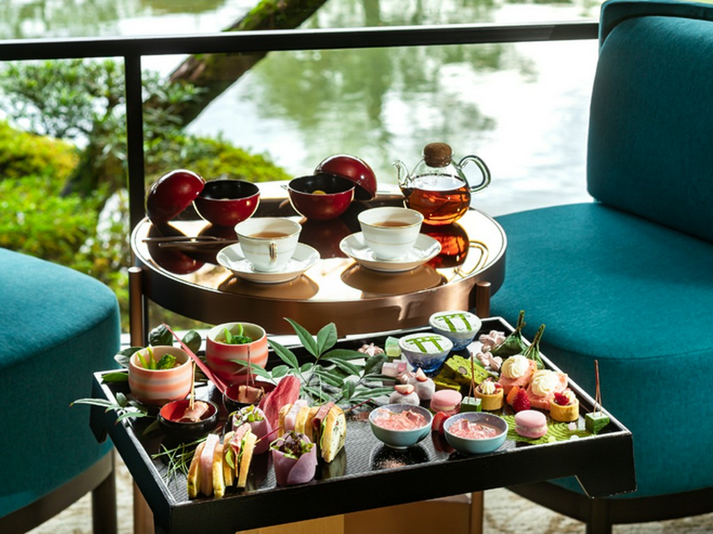 国指定名勝庭園「神苑」を眺めながら...約17種類のパティシエ特製スイーツ