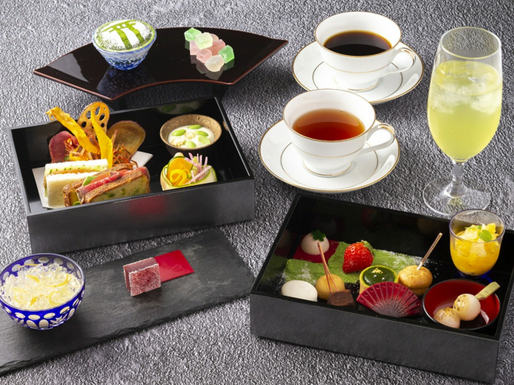 乾杯スパークリング付！　国指定名勝庭園「神苑」を眺めながら優雅なティータイム