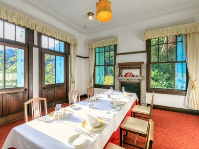 プライベート空間で食事を楽しめる個室も完備