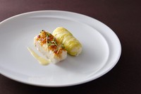 お魚料理、お肉料理どちらもお愉しみいただける、旬の食材をふんだんに使用したフルコースです。