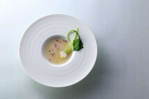 素材の味わいを活かし、繊細かつ丁寧に仕立てられた料理は絶品