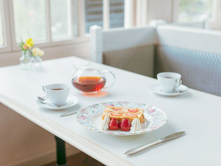 香り高い紅茶とともに、老舗フランス料理店のスイーツを堪能