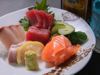 マグロ、カンパチ、サーモンの『お刺身三点盛り』