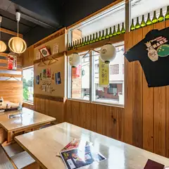 店内は靴を脱ぐスタイル。足が楽な掘りごたつ席が好評です