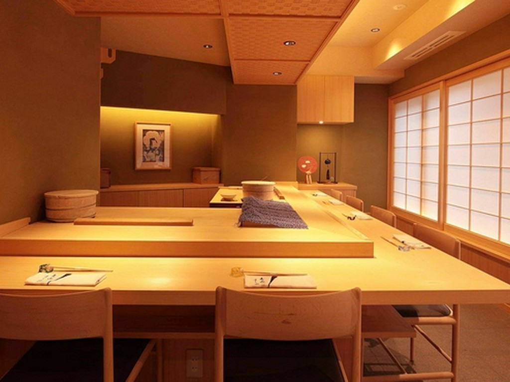 お寿司はやはりカウンター席で粋に味わいたいもの