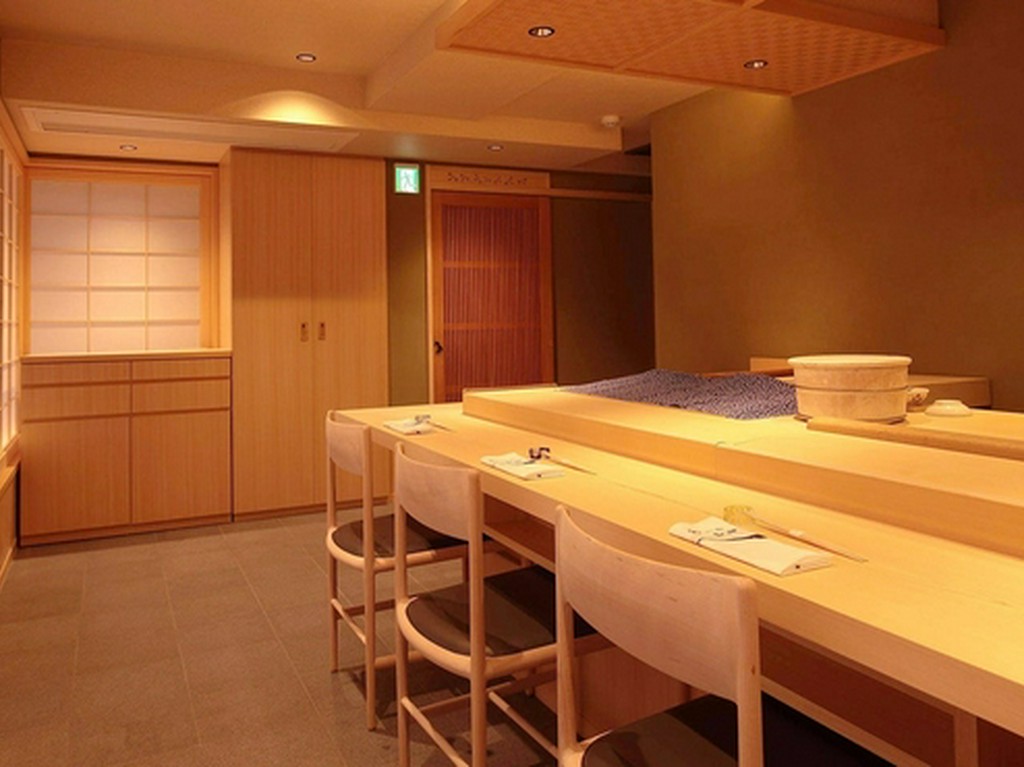 落ち着いた雰囲気の店内