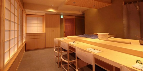 落ち着いた雰囲気の店内