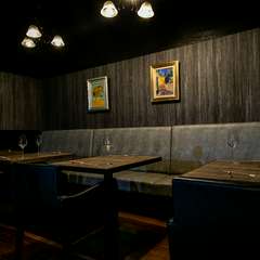 ちょっとした会食、家族の記念日などにはテーブル席がおすすめ