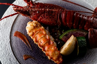 イセエビと最高級A5ランク黒毛和牛の赤身ステーキが楽しめる全9品
