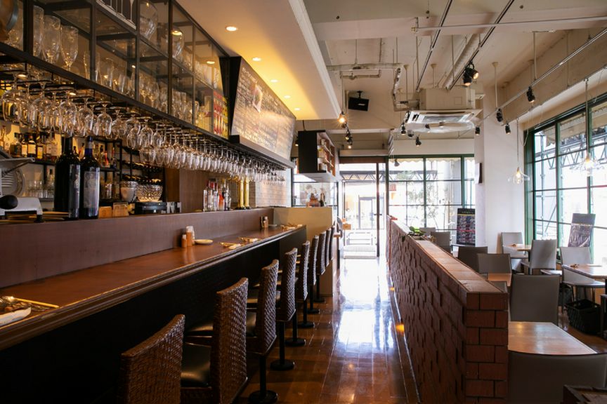 落ち着いた雰囲気の店内