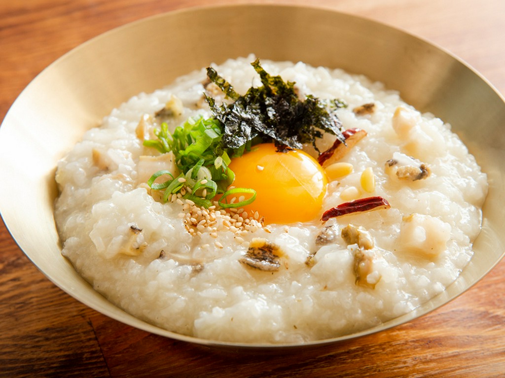 アワビの旨みが溶け込んだ滋味あふれる『アワビのお粥』