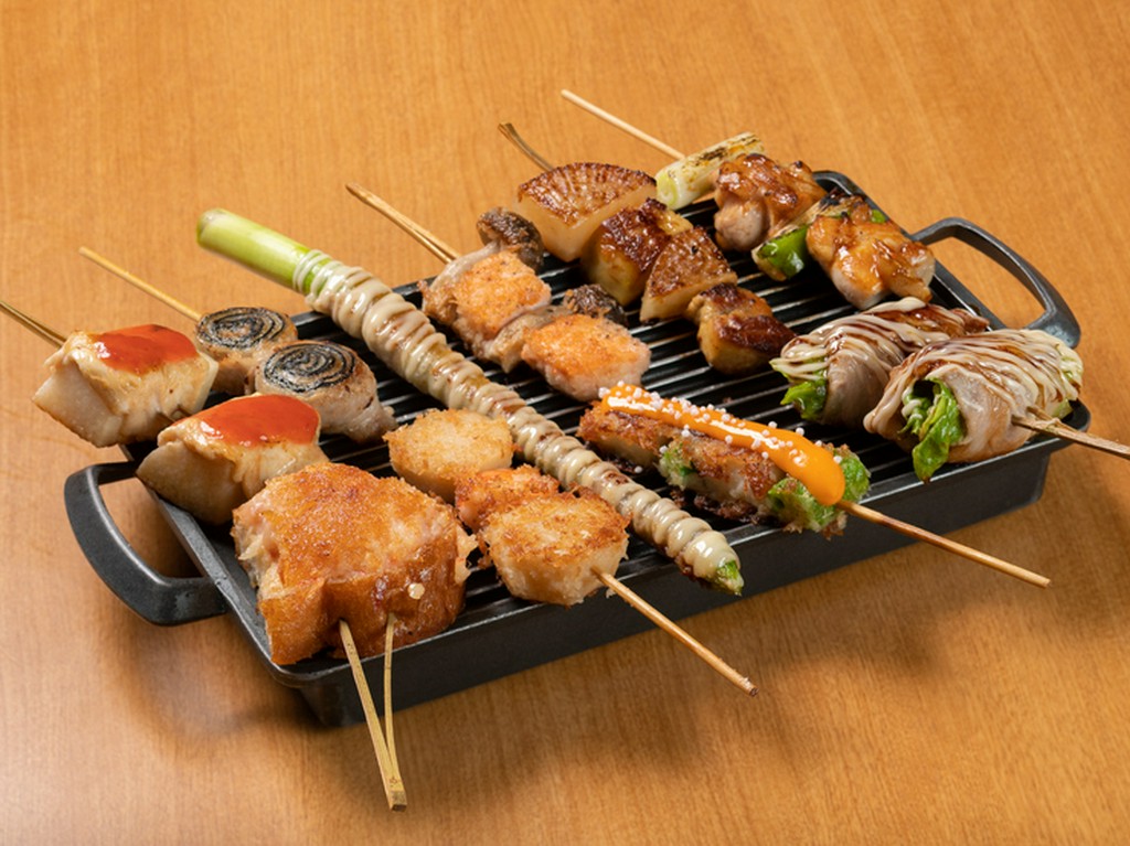 人気メニューやその日のオススメを盛り込んだ『名物くわ焼き10種盛』