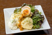 燻製の風味がくせになる『燻玉ポテトサラダ』