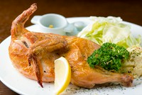 鶏のおいしさをたっぷり味わえる『国産若鶏半身焼』