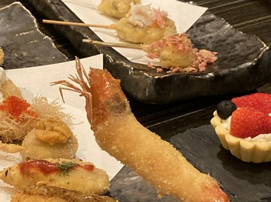 カウンター11席のみの隠れ家