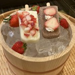 アルコールを飲まれない甘党のお客様に手造りのアイスを串にさして