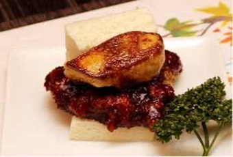 黒毛和牛とフォアグラのロッシーニサンド