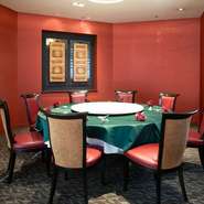 世界各国のVIPにも好まれるお料理の数々はまさに絶品。ふかひれ料理の数々をはじめ、旬の食材をふんだんに使用した豊富なメニューをご用意しております。大事な接待に是非ご利用ください。