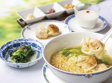 5種類の麺飯の中からお好きな料理をお選びいただけます