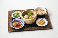 週替わりメニューの例
・常陸の輝き黒酢酢豚
・小海老のマヨネーズ炒め
・白身魚の甘酢あんかけ
・つくば鶏とカシューナッツの炒め 