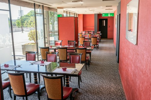 ゆったりとした、清潔感溢れる店内