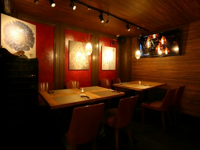 落ち着いた大人の雰囲気で二人の時間を