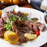 テンパール自慢の厳選肉を盛ったプレートが登場！美味しいワイン片手にガッツリとお肉はいかがですか！？少人数でも楽しめるよう、ハーフサイズもございます！