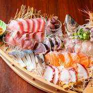 新鮮なお刺身をたくさん食べたい
テンションが上がる舟盛りが
たったの2,500円で楽しめます。
大盤振る舞いしちゃいましょう