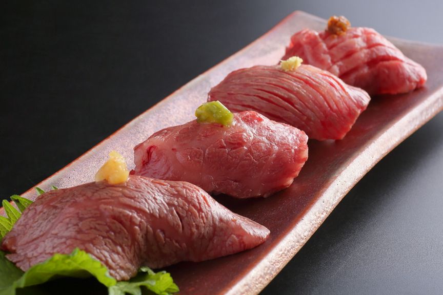 極上炙り肉寿司盛合せ(4貫)