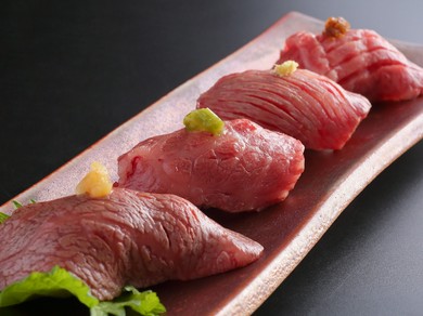 極上炙り肉寿司盛合せ(4貫)